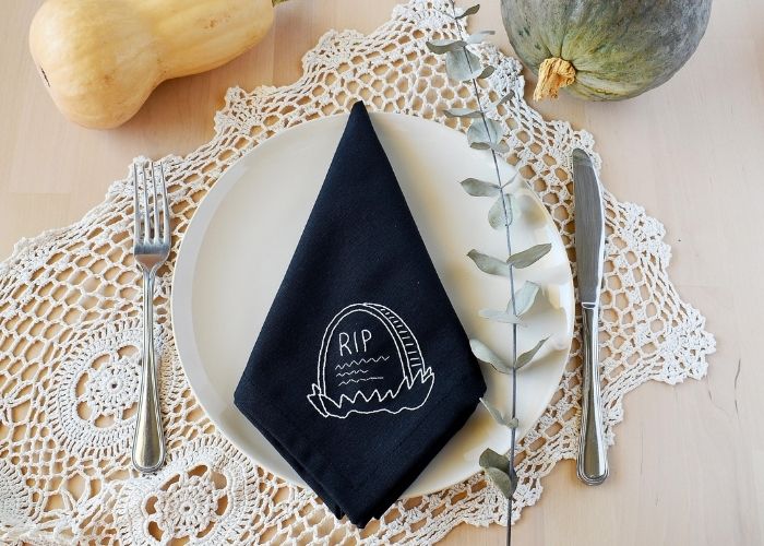 Halloween Tombstone ricamo a mano pdf modello su tovagliolo