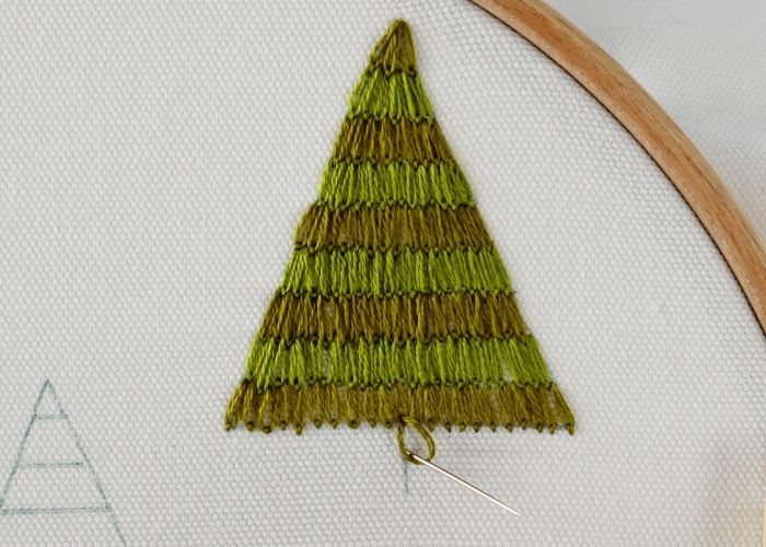 Cómo bordar el árbol de Navidad Paso 12