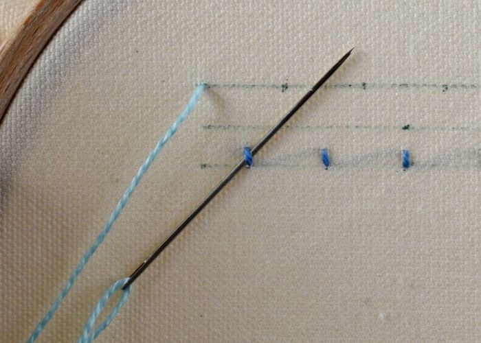 Broderie au point de mouche bicolore Étape 7
